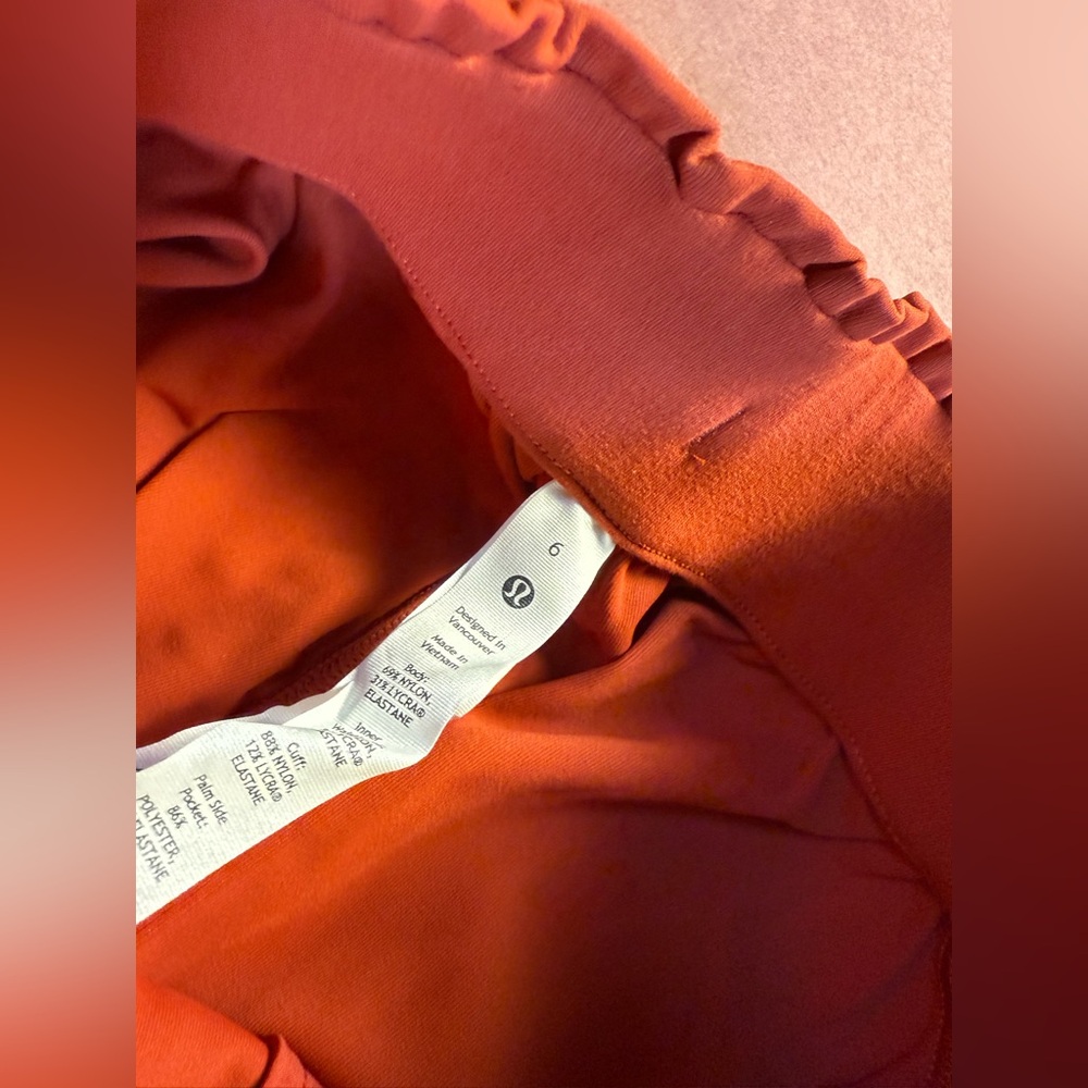 Lululemon Stretch High-Rise Jogger *Full Length
Cayenne size 6 NWT - Picture 7 of 10